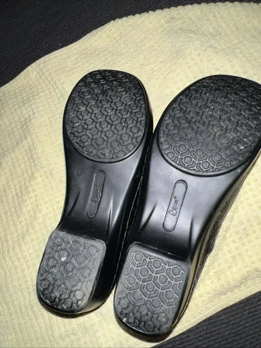 Btrue By Baretraps Womens Closed Toe Work Slip-On Shoe Size 7 Western Embossed